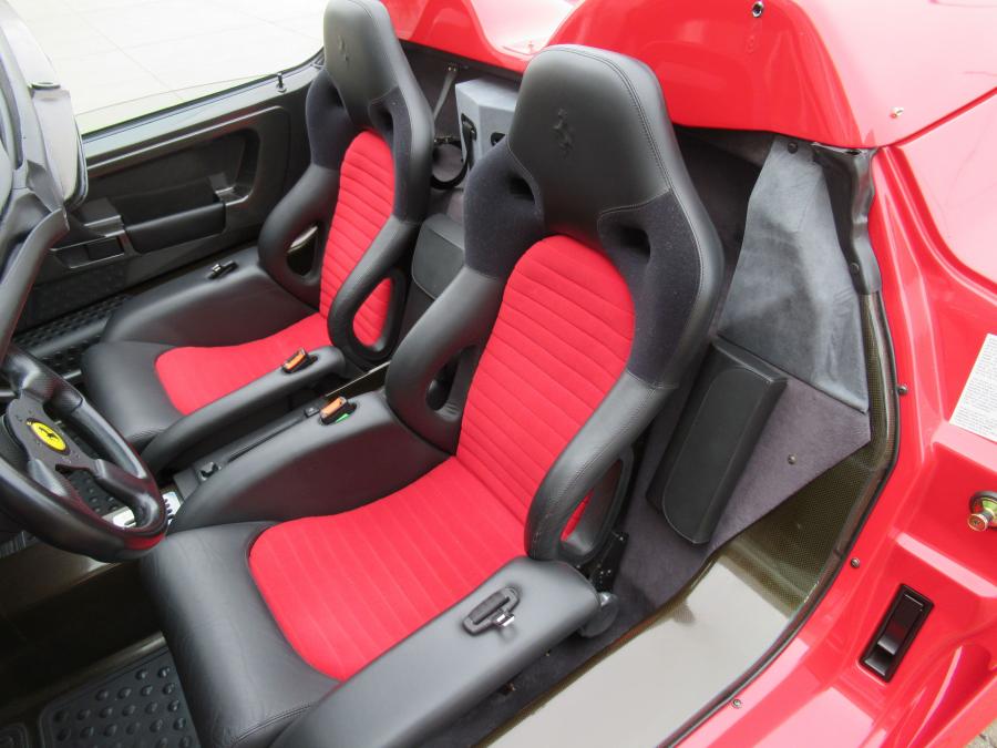 Интерьер Ferrari F50 1995 года  (фото 30 из 60)